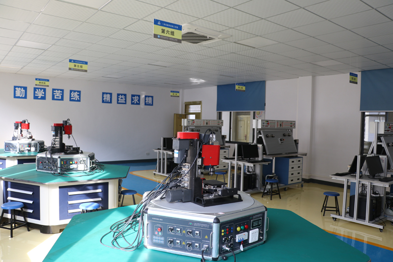 机械装调与气动液压工作室 (3).JPG