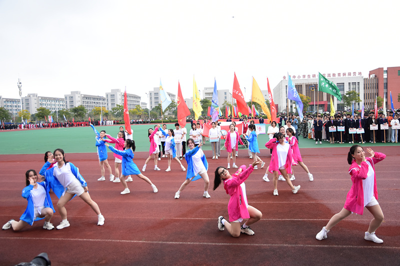 铜陵理工学校隆重举行第十届田径运动会开幕式