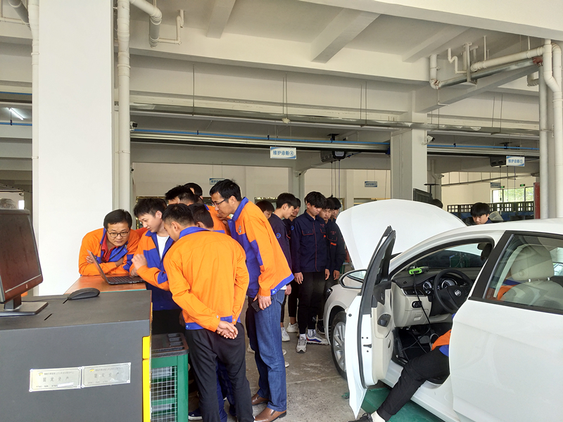 汽车维修工技师培训.jpg